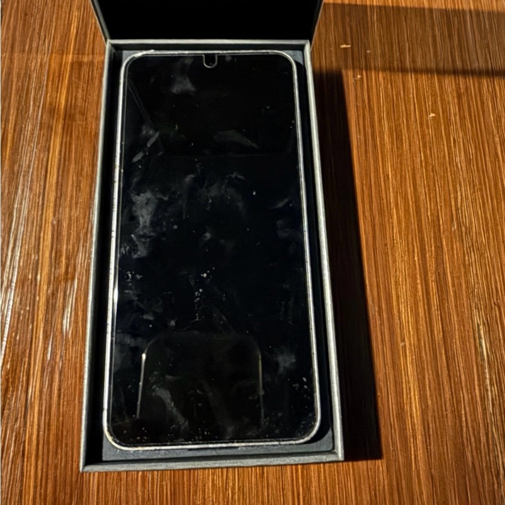 Samsung Smartphone with Triple Camera in Sliver Shadow